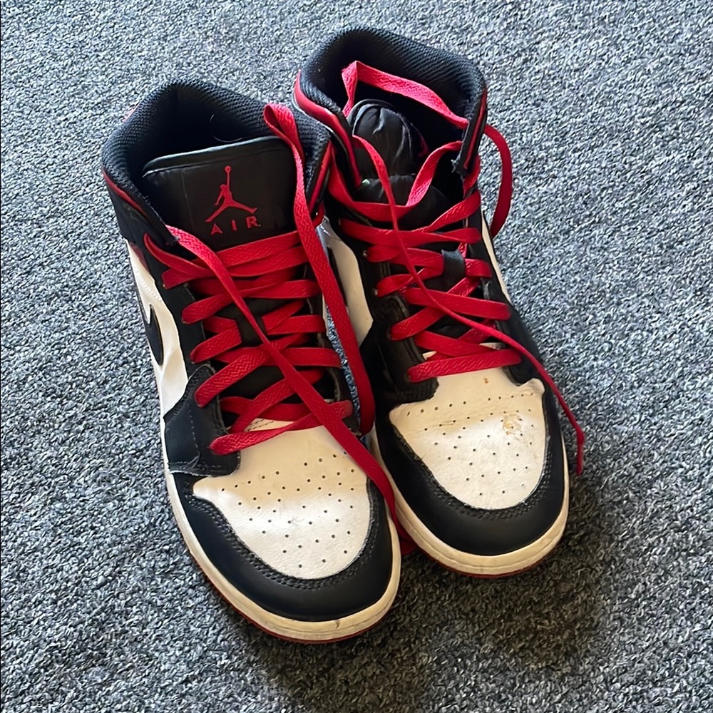 Nike Black and Red Sneakers with Padded Ankle Collar